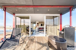 Cozy Floating house with sauna Tallinn